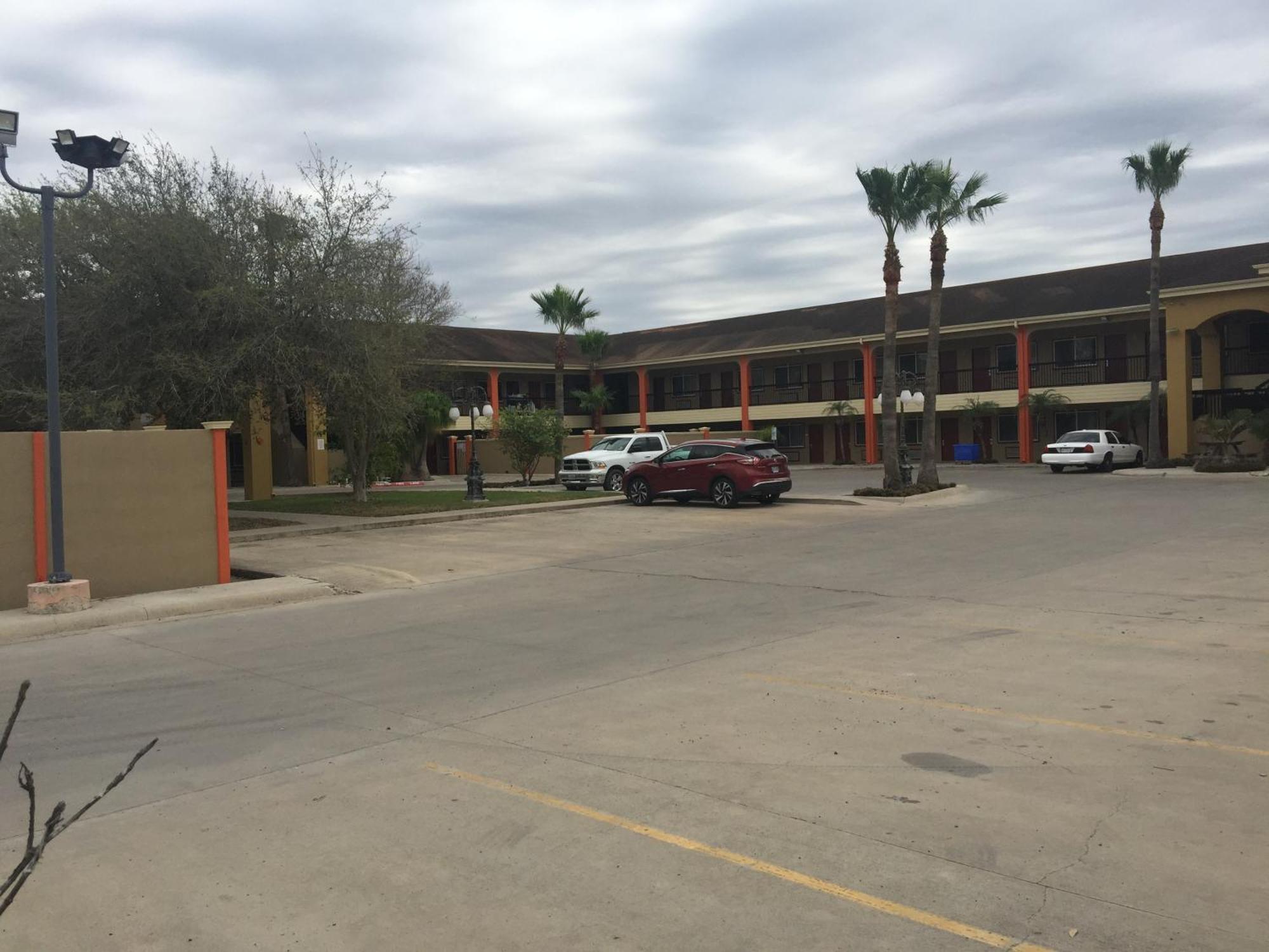 Texas Inn And Suites City Center At University Dr. Edinburg Εξωτερικό φωτογραφία