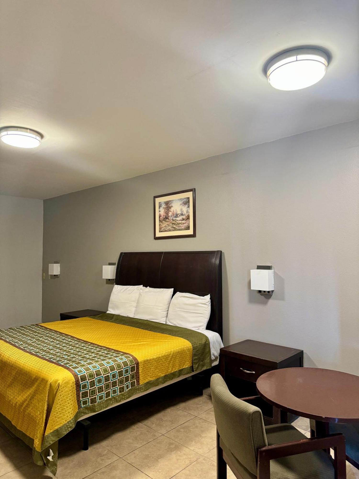 Texas Inn And Suites City Center At University Dr. Edinburg Εξωτερικό φωτογραφία