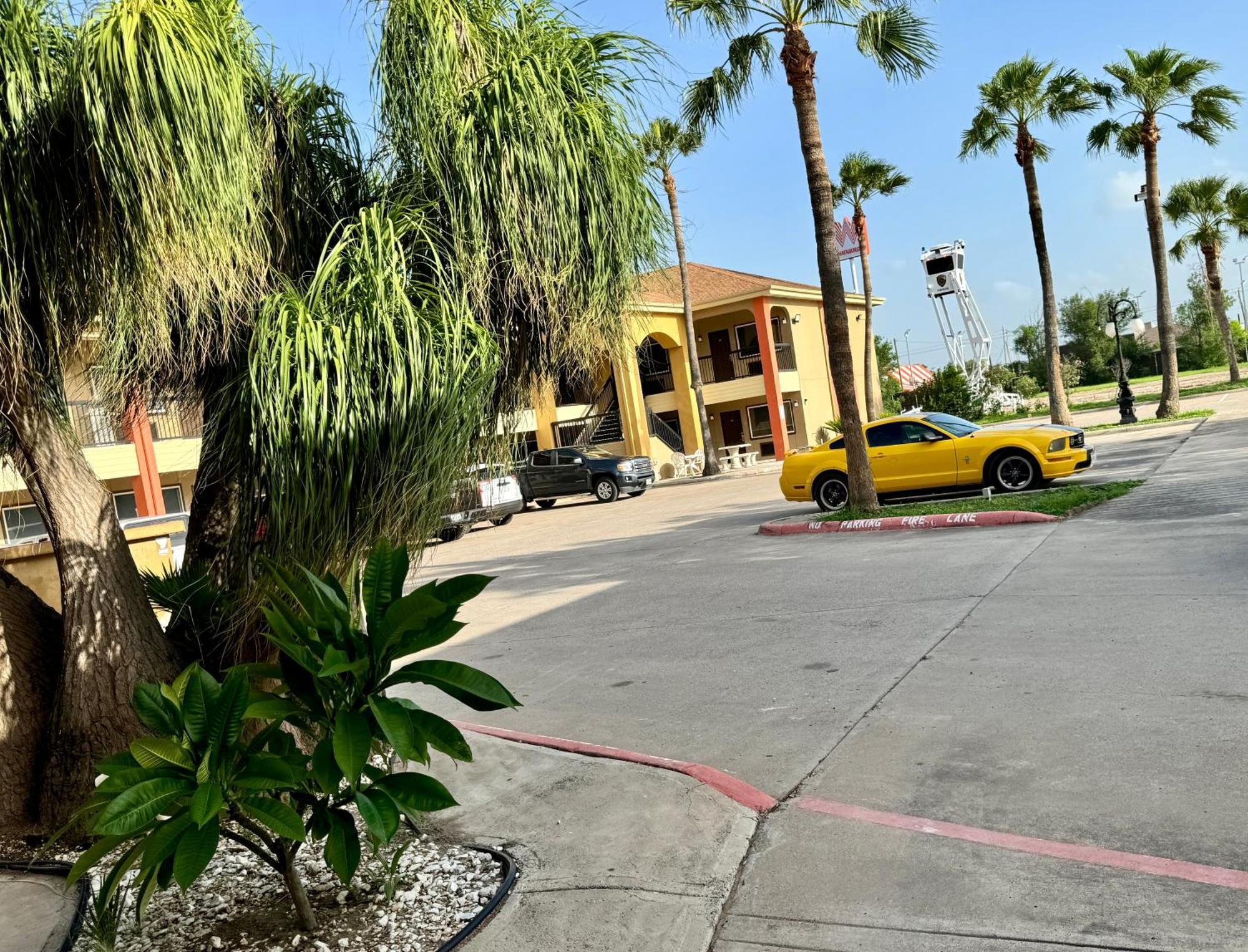 Texas Inn And Suites City Center At University Dr. Edinburg Εξωτερικό φωτογραφία