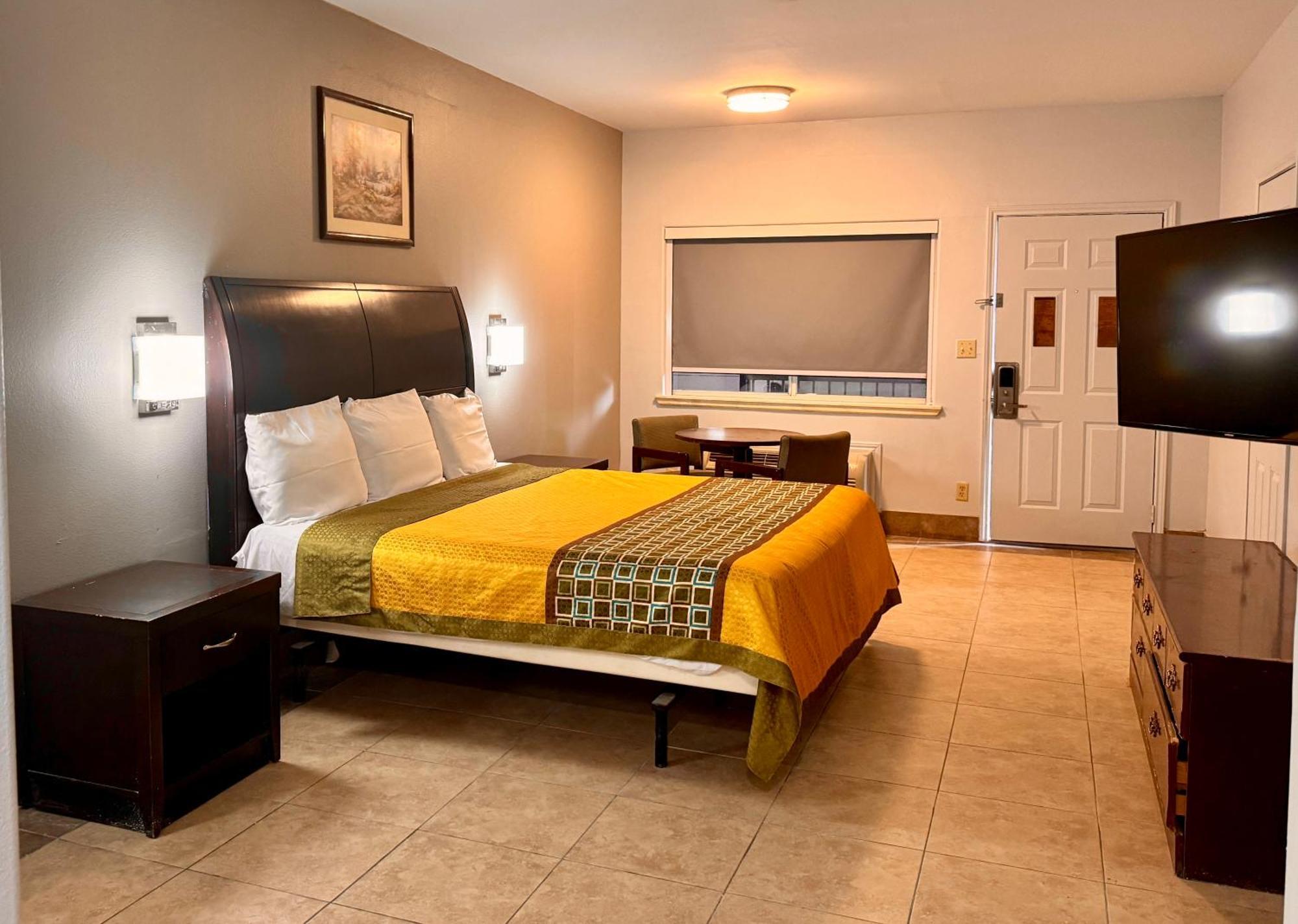 Texas Inn And Suites City Center At University Dr. Edinburg Εξωτερικό φωτογραφία