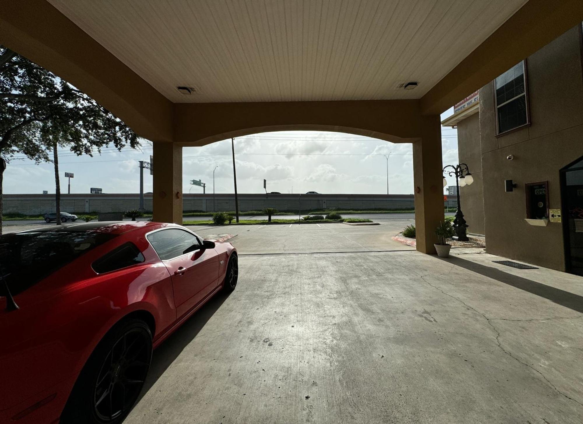 Texas Inn And Suites City Center At University Dr. Edinburg Εξωτερικό φωτογραφία