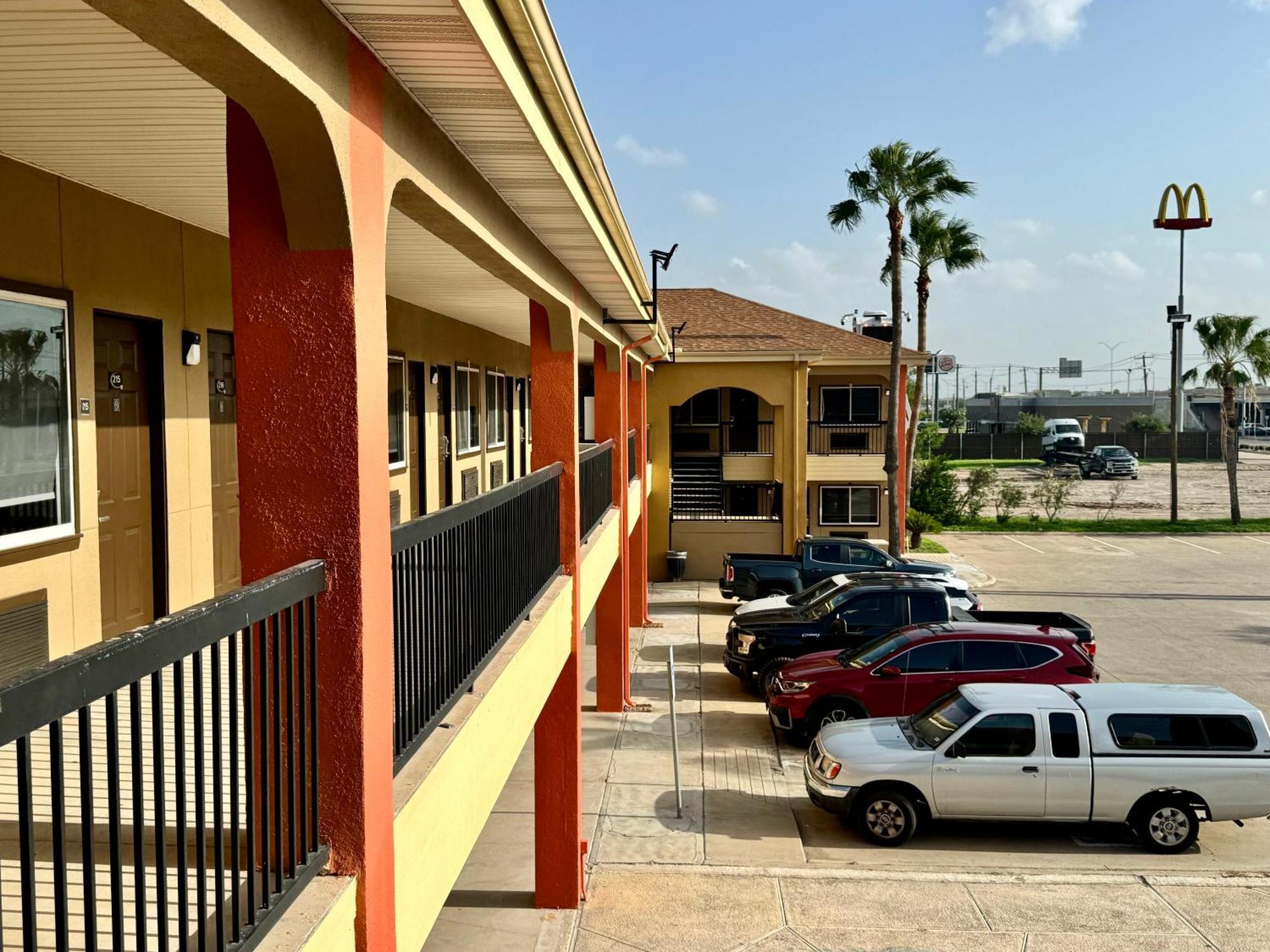 Texas Inn And Suites City Center At University Dr. Edinburg Εξωτερικό φωτογραφία