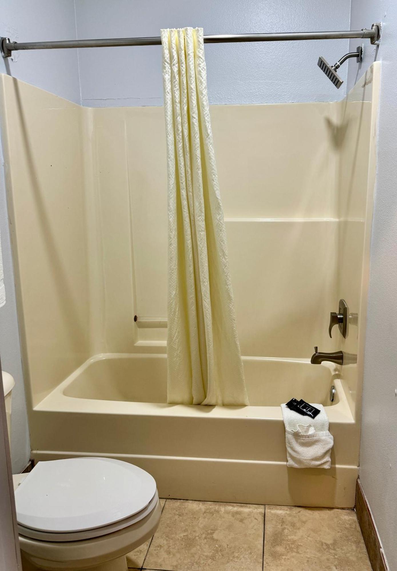 Texas Inn And Suites City Center At University Dr. Edinburg Εξωτερικό φωτογραφία