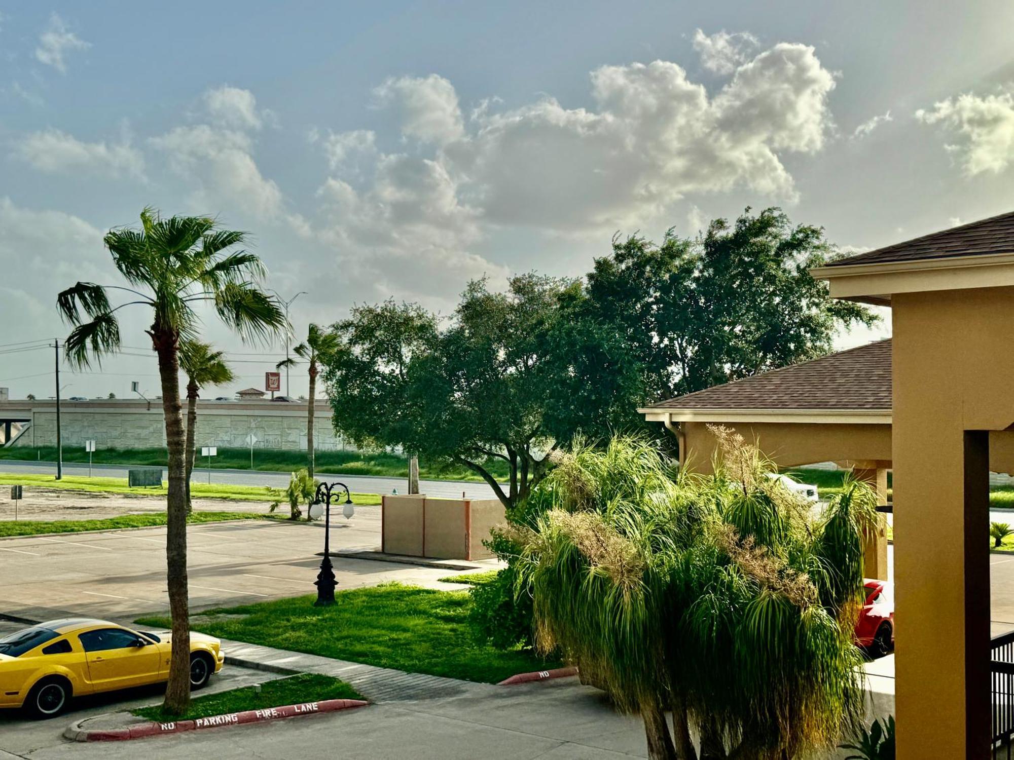 Texas Inn And Suites City Center At University Dr. Edinburg Εξωτερικό φωτογραφία