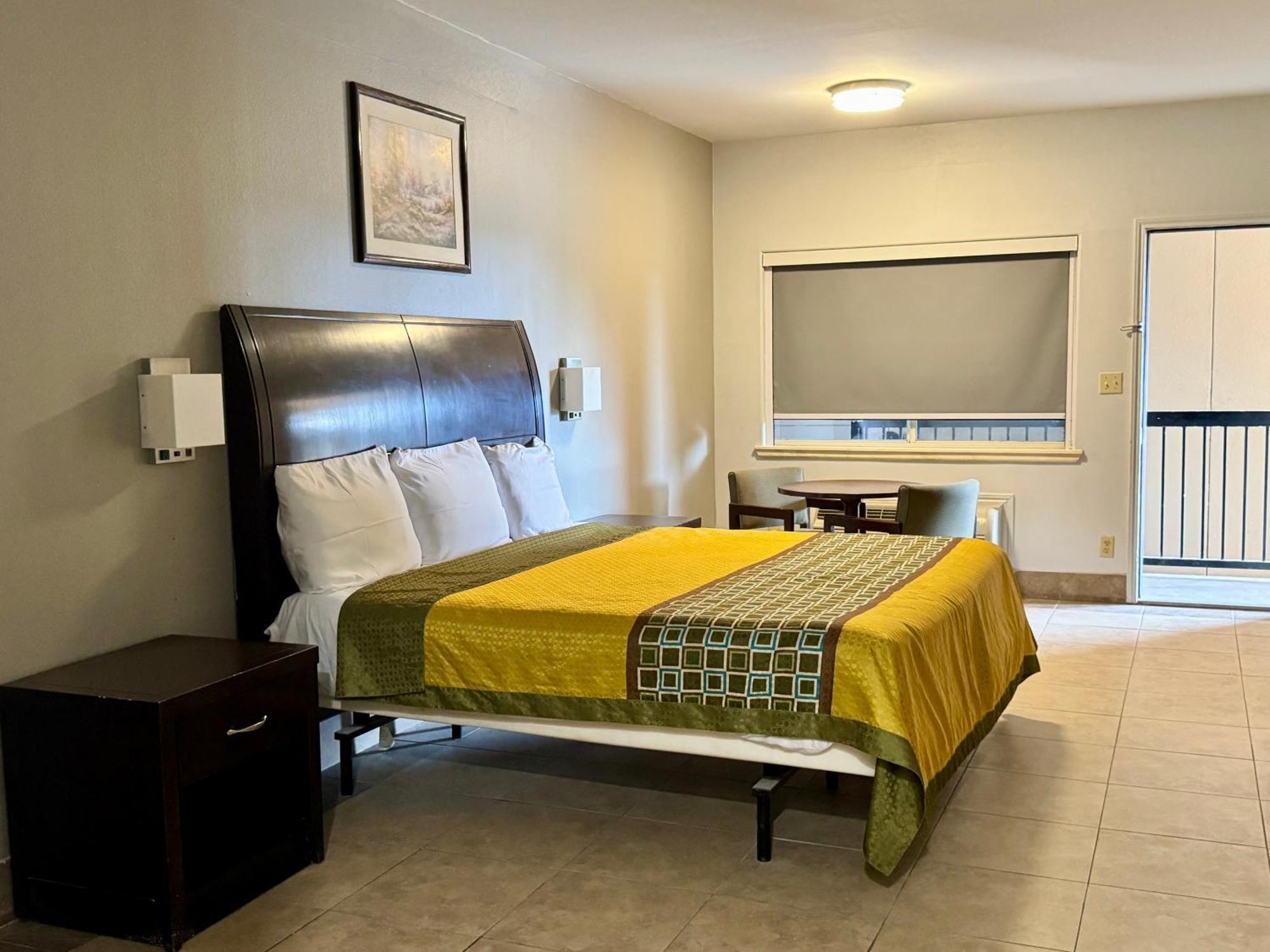 Texas Inn And Suites City Center At University Dr. Edinburg Εξωτερικό φωτογραφία