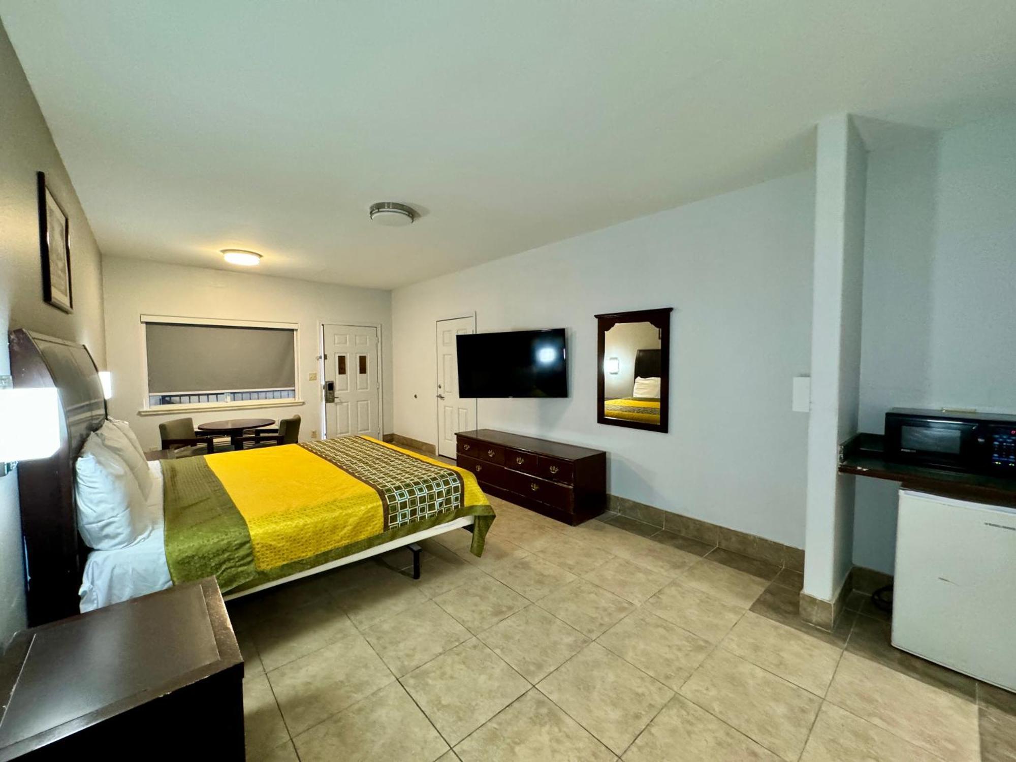 Texas Inn And Suites City Center At University Dr. Edinburg Εξωτερικό φωτογραφία