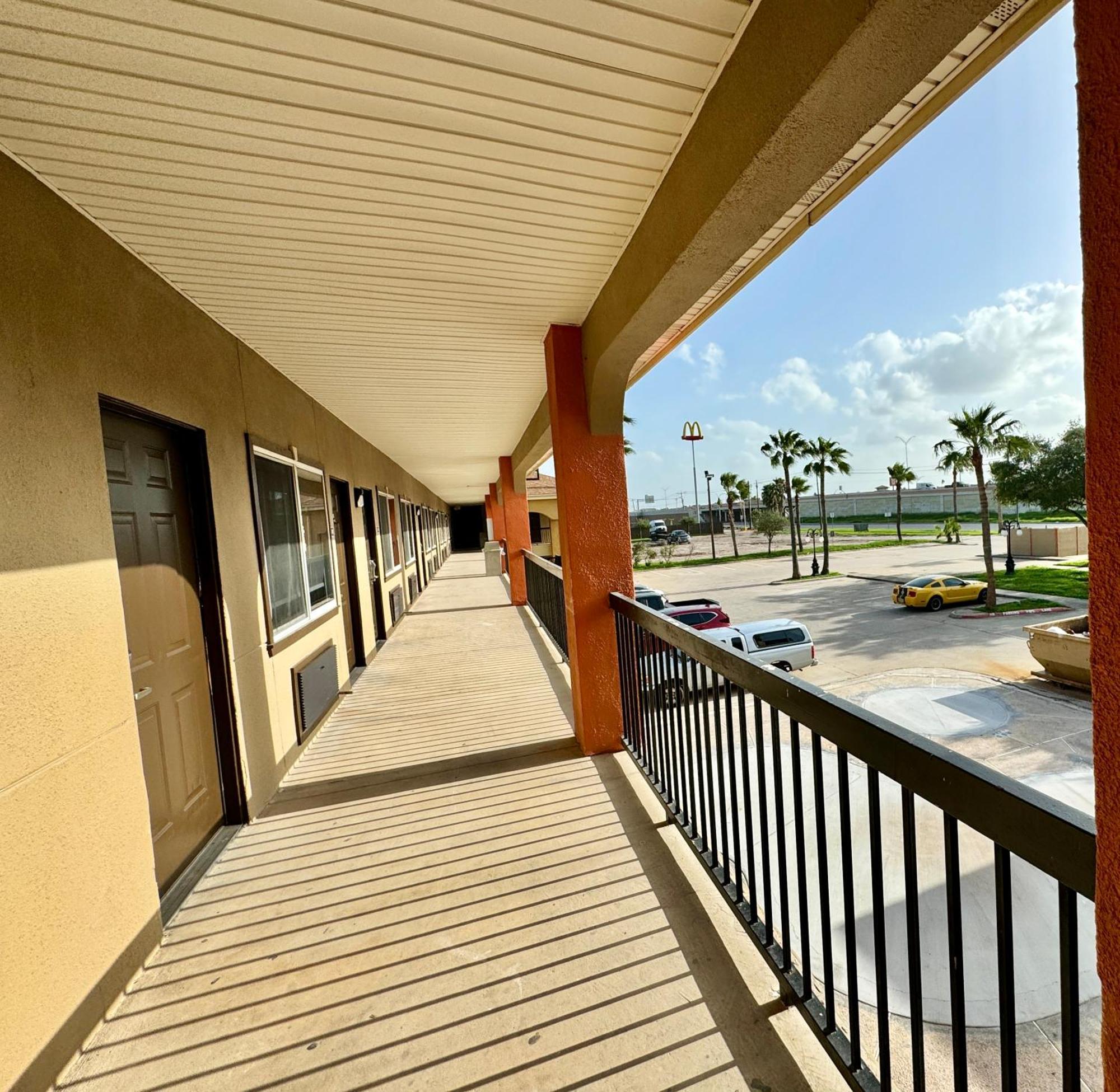 Texas Inn And Suites City Center At University Dr. Edinburg Εξωτερικό φωτογραφία