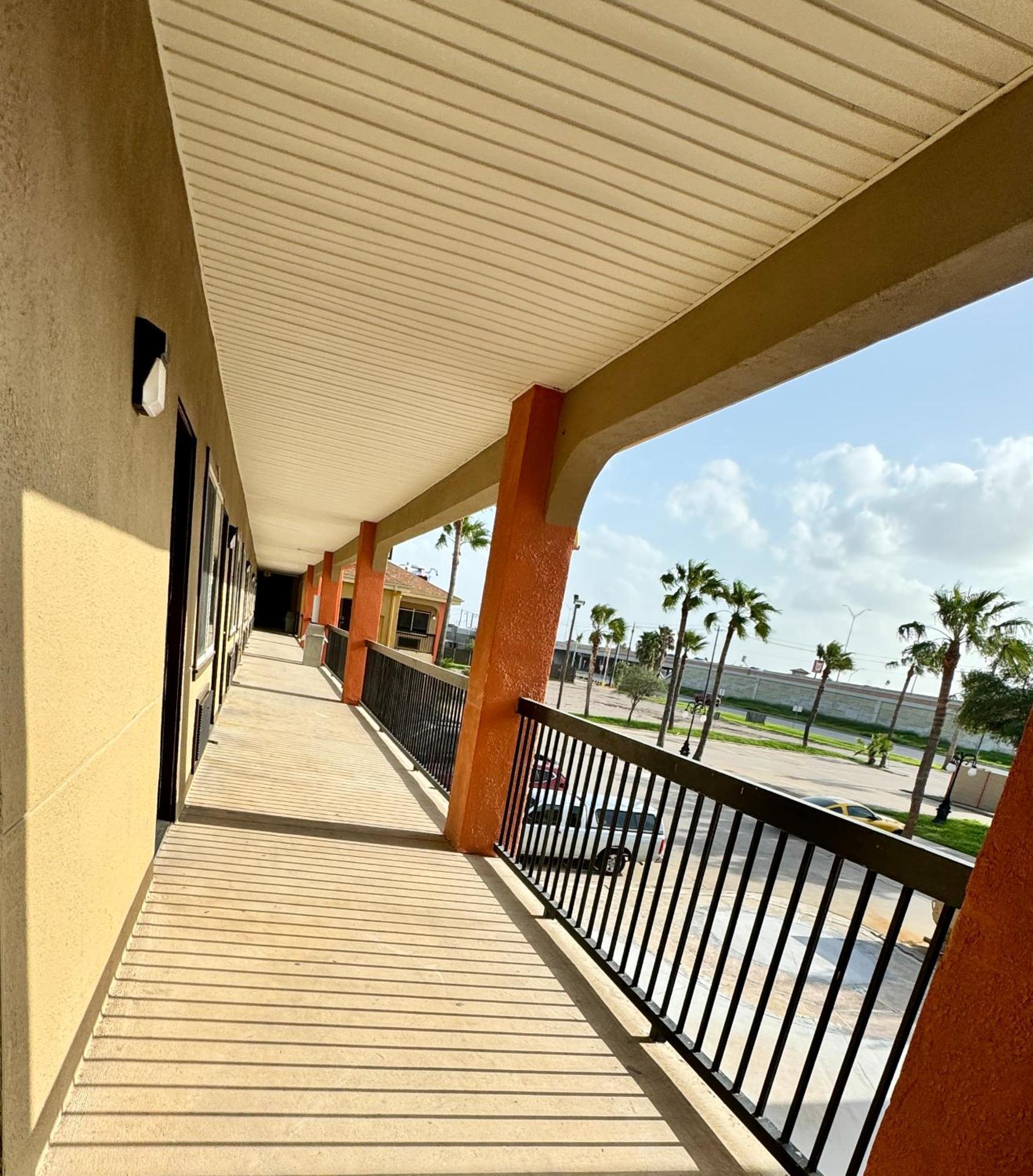 Texas Inn And Suites City Center At University Dr. Edinburg Εξωτερικό φωτογραφία