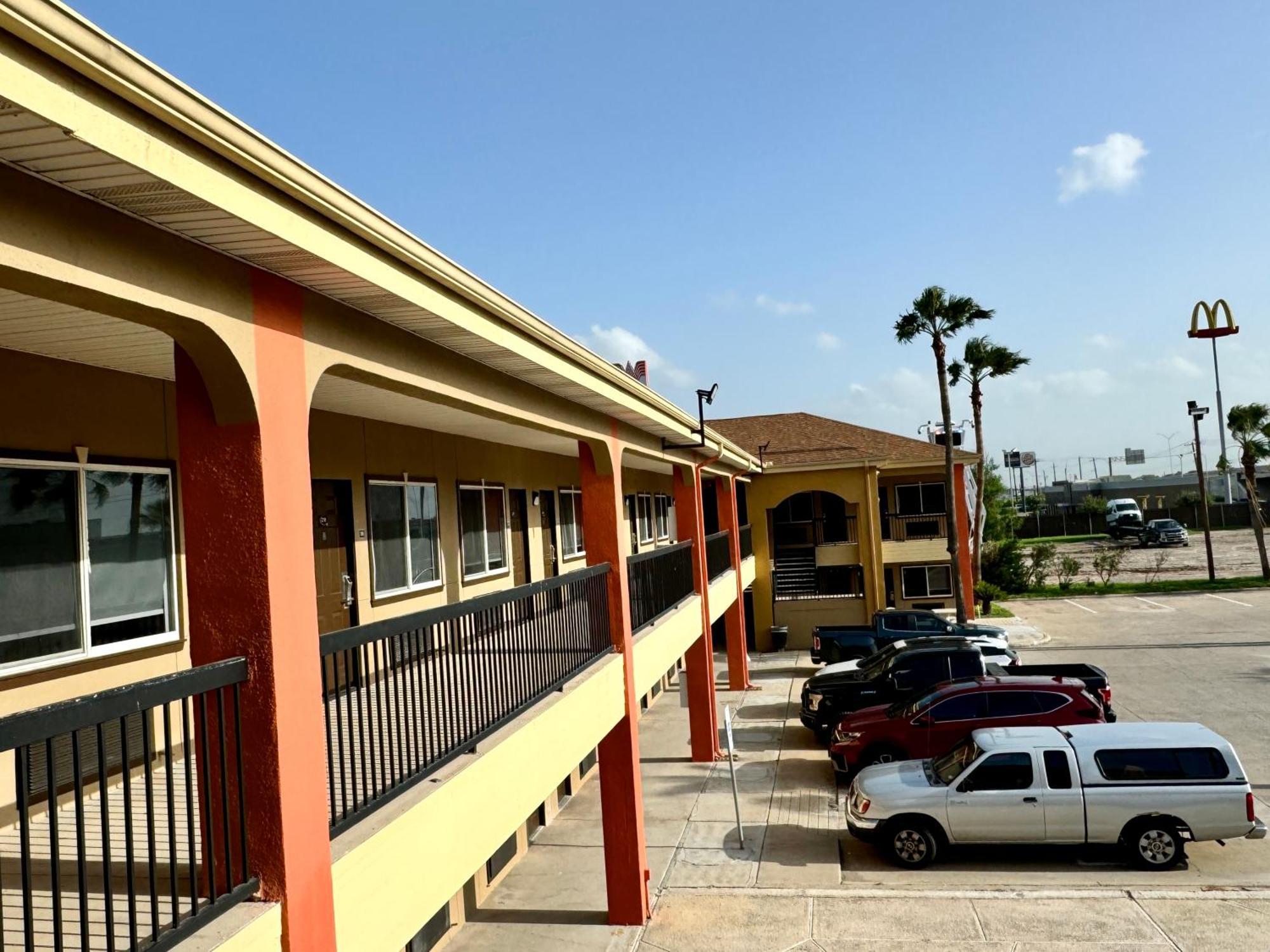 Texas Inn And Suites City Center At University Dr. Edinburg Εξωτερικό φωτογραφία