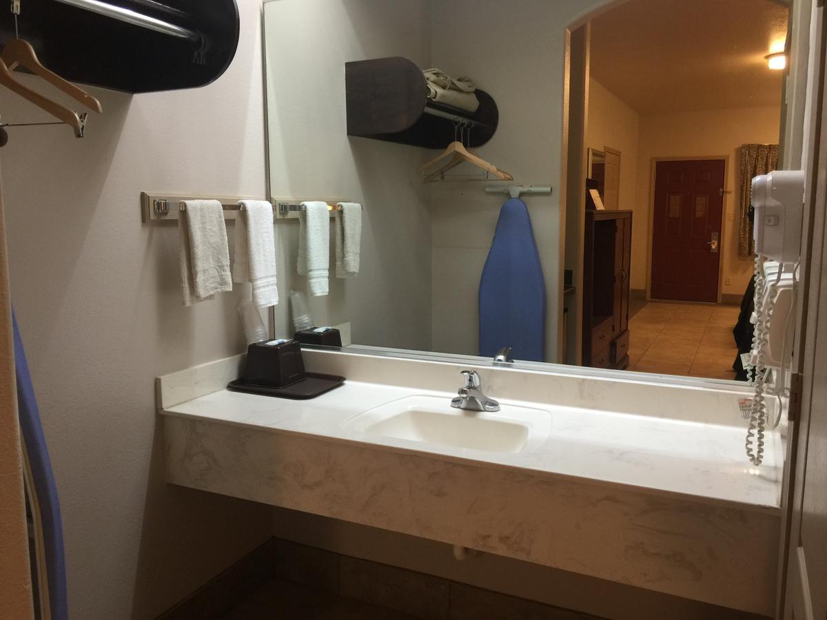 Texas Inn And Suites City Center At University Dr. Edinburg Εξωτερικό φωτογραφία