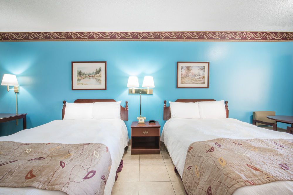 Texas Inn And Suites City Center At University Dr. Edinburg Εξωτερικό φωτογραφία