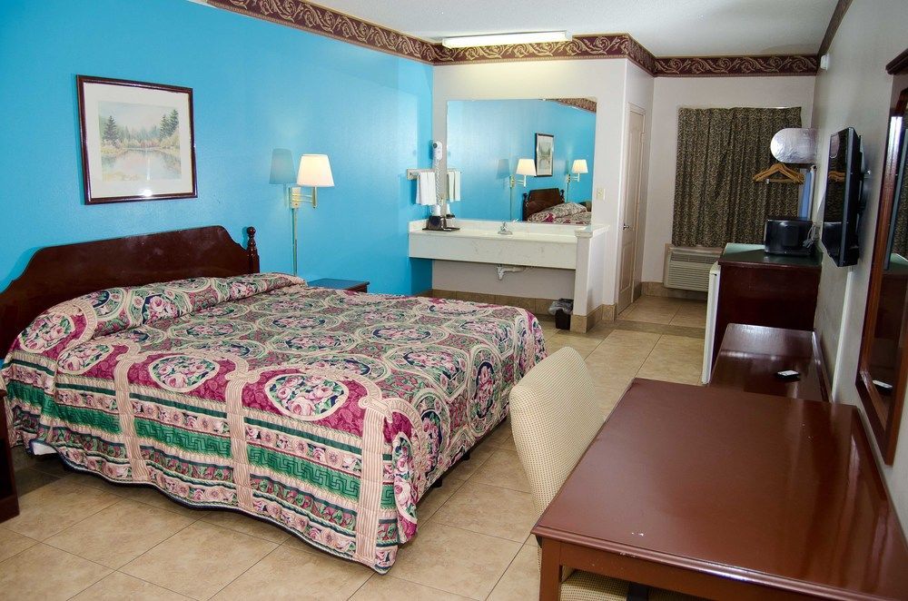 Texas Inn And Suites City Center At University Dr. Edinburg Εξωτερικό φωτογραφία