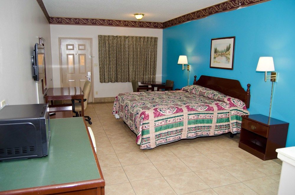 Texas Inn And Suites City Center At University Dr. Edinburg Εξωτερικό φωτογραφία