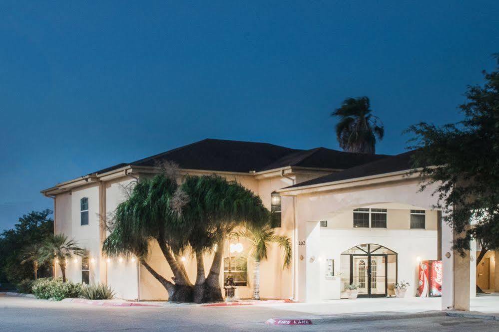 Texas Inn And Suites City Center At University Dr. Edinburg Εξωτερικό φωτογραφία
