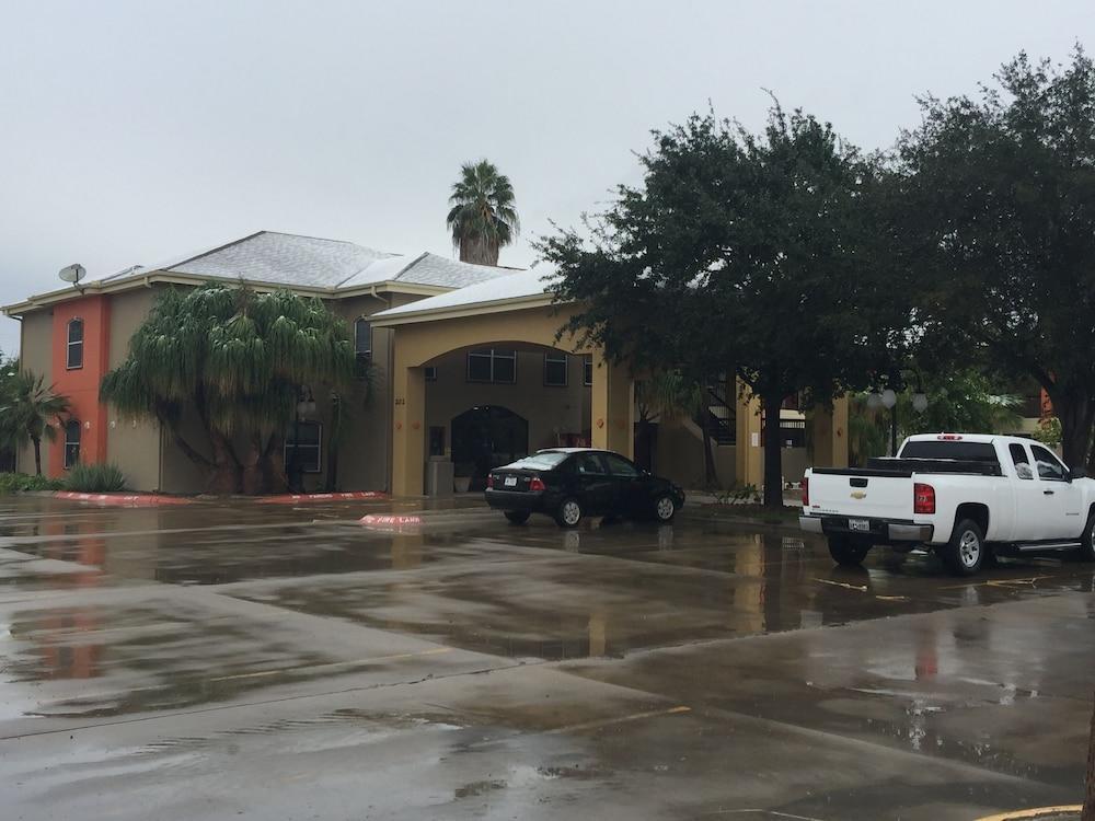 Texas Inn And Suites City Center At University Dr. Edinburg Εξωτερικό φωτογραφία